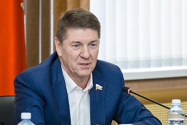 Молодые парламентарии делают первые шаги в законотворчестве